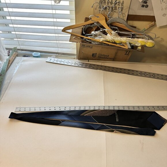 Roger Stuart Mens Necktie Couture Hand Made Silk Tie Navy Gold Geometric - Picture 4 of 4